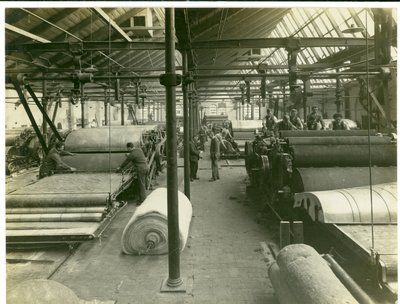 Kardierraum, Long Meadow Mühle, 1923 von English Photographer